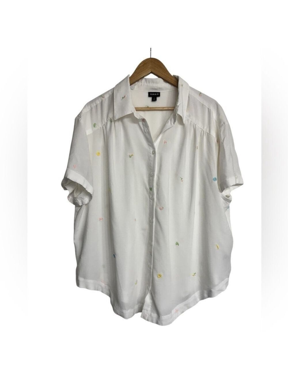 Torrid White Embroidered Icon Blouse Button Down 2X Short Sleeve